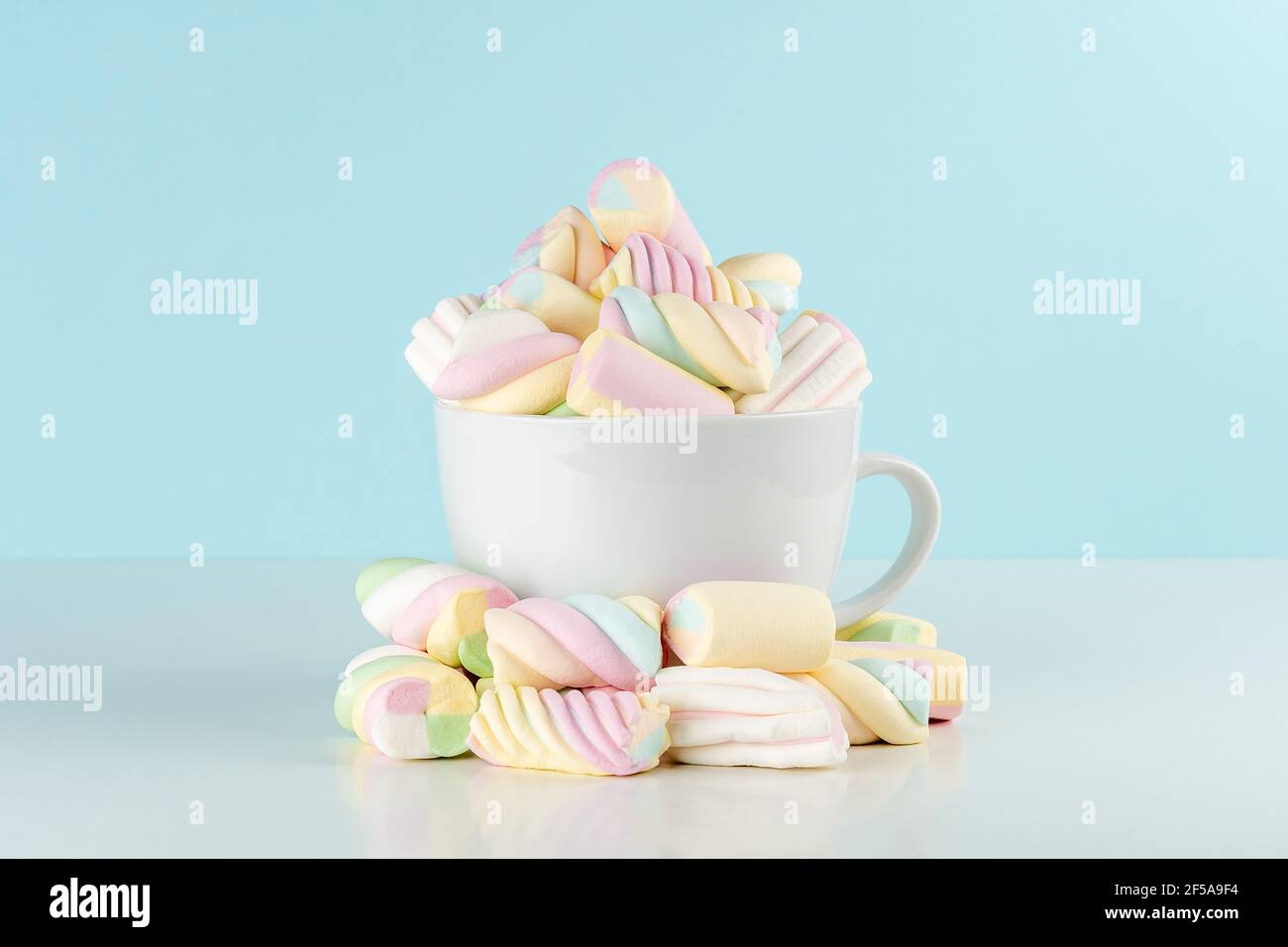 Pastel candy hi-res stock photography and images - Alamy