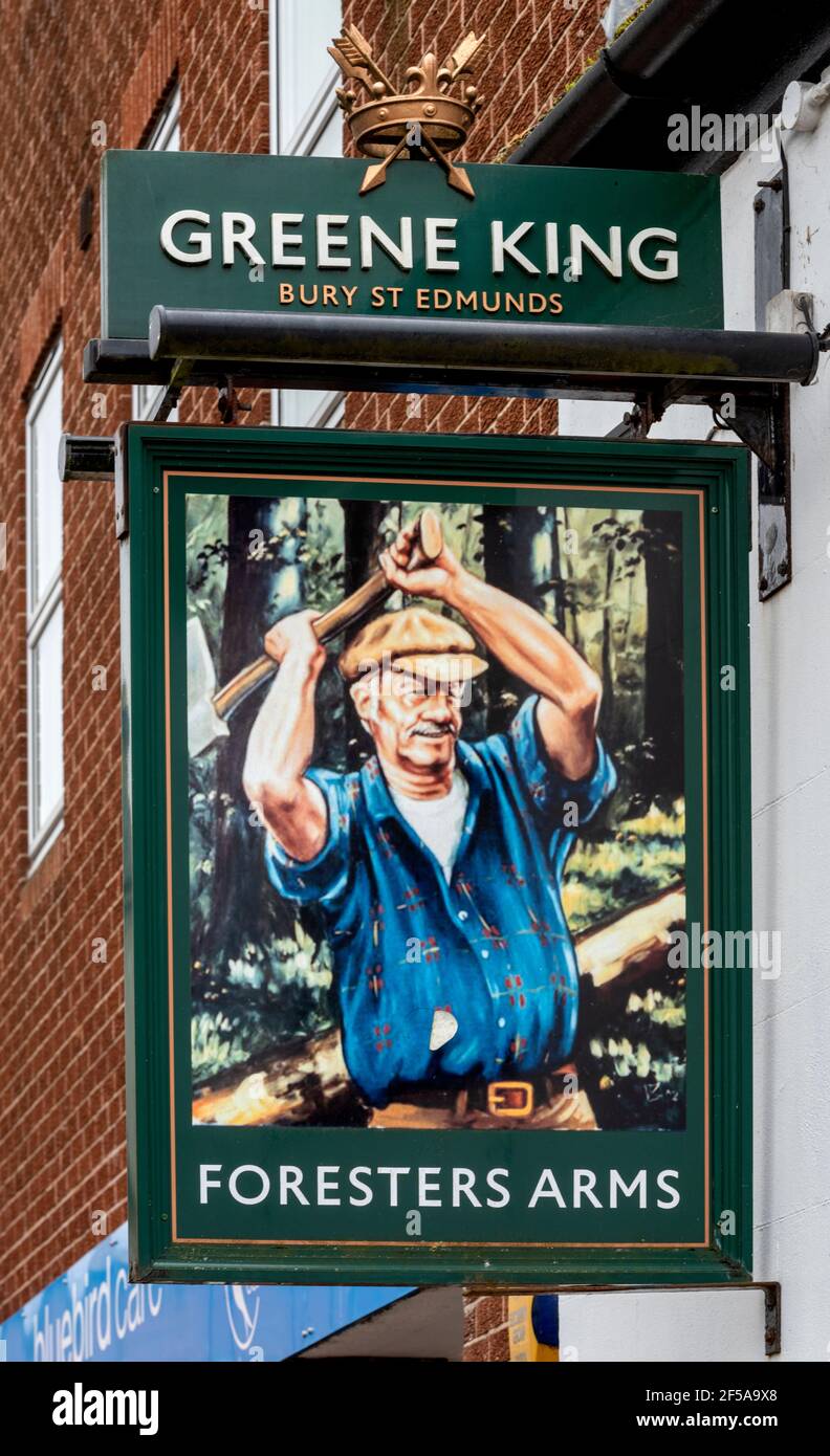 Traditional hanging pub sign at Foresters Arms public house - a Greene King pub - London Street, Andover, Hampshire, England, UK Stock Photo