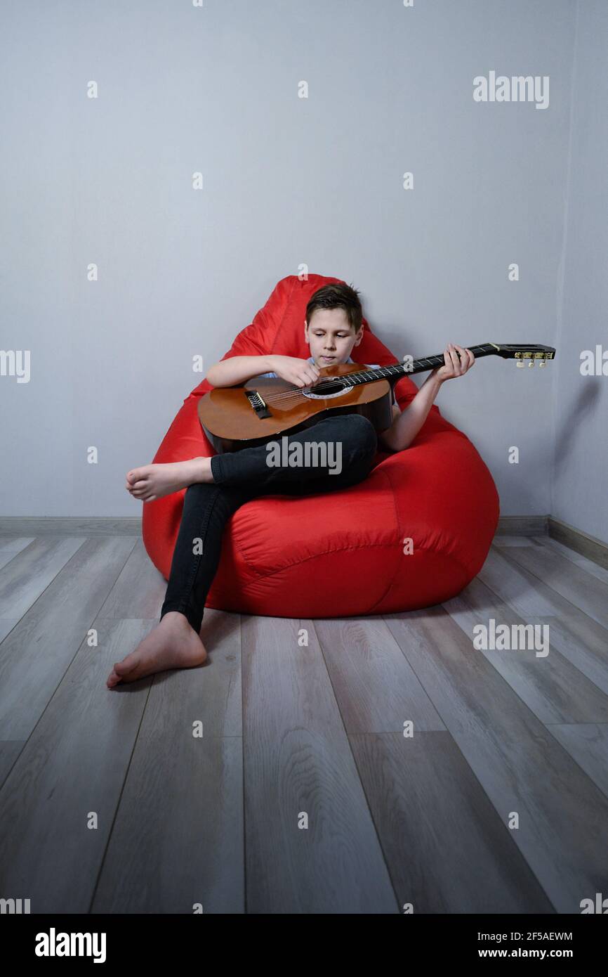 Playing bean bag boy hi-res stock photography and images - Alamy