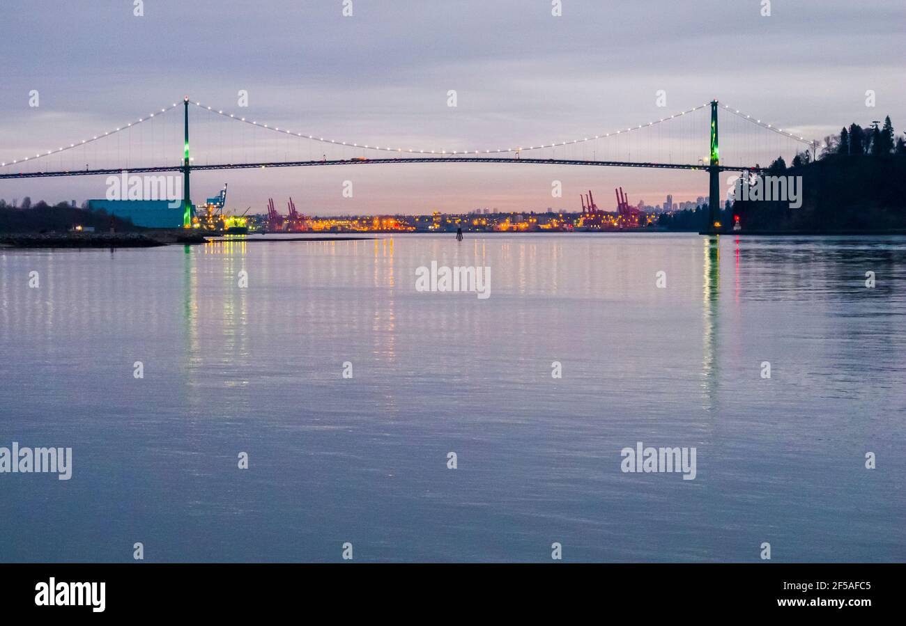 The Lions Gate Bridge spans from the North Shore to Stanley Park Stock Photo
