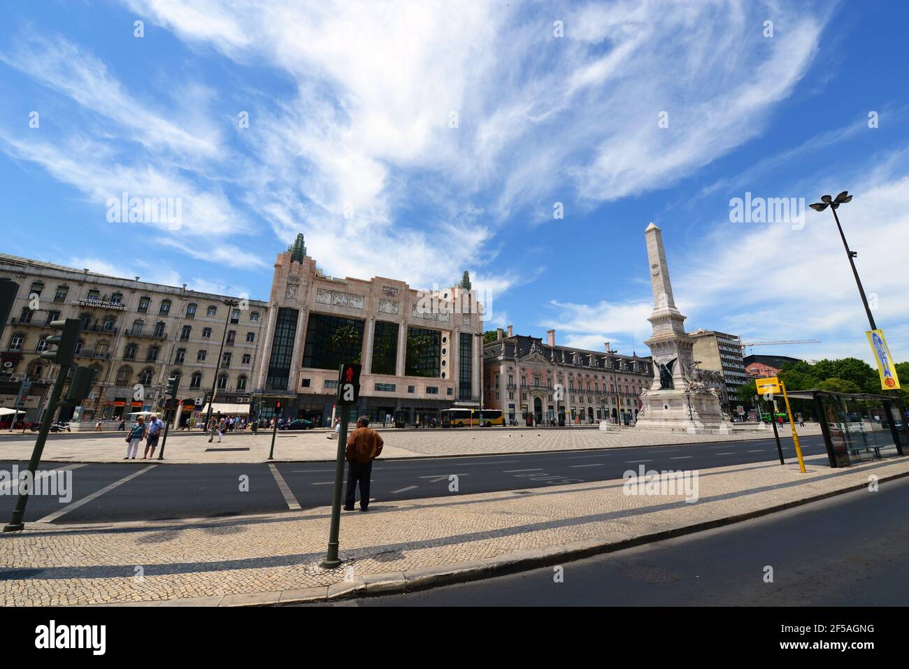 Restauradores plaza monumento lisboa hi-res stock photography and ...