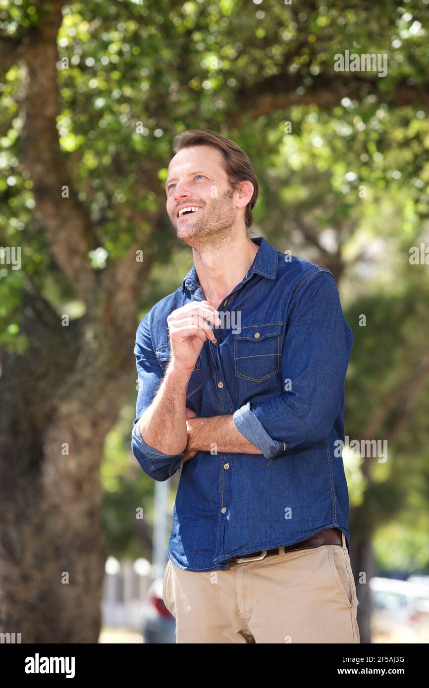 Attractive man smiling hi-res stock photography and images - Alamy