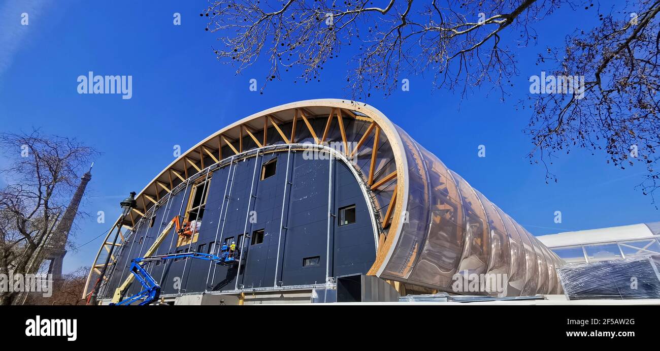 craft renæssance Kantine TEMPORARY GRAND PALAIS BUILT BY GL EVENTS AND DESIGNED BY THE ARCHITECT JEAN -MICHEL WILMOTTE Stock Photo - Alamy