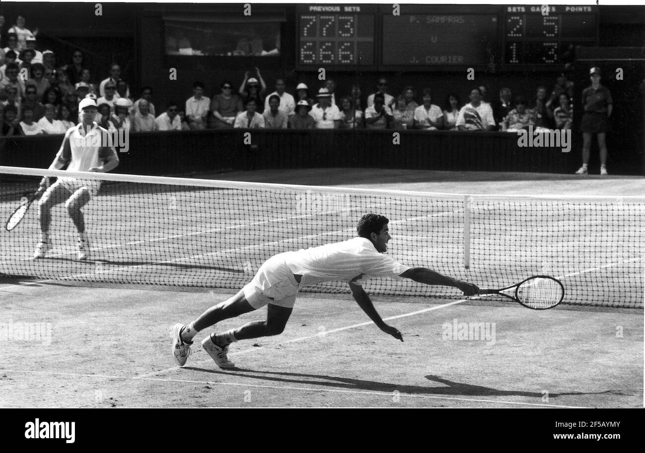 Pete Sampras v Jim Courier Mens final Wimbledon Tennis 1993 Stock Photo