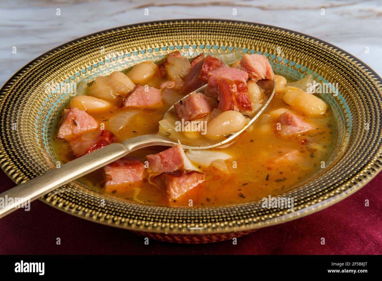 Simple slowcooker ham and cannellini bean soup Stock Photo Alamy