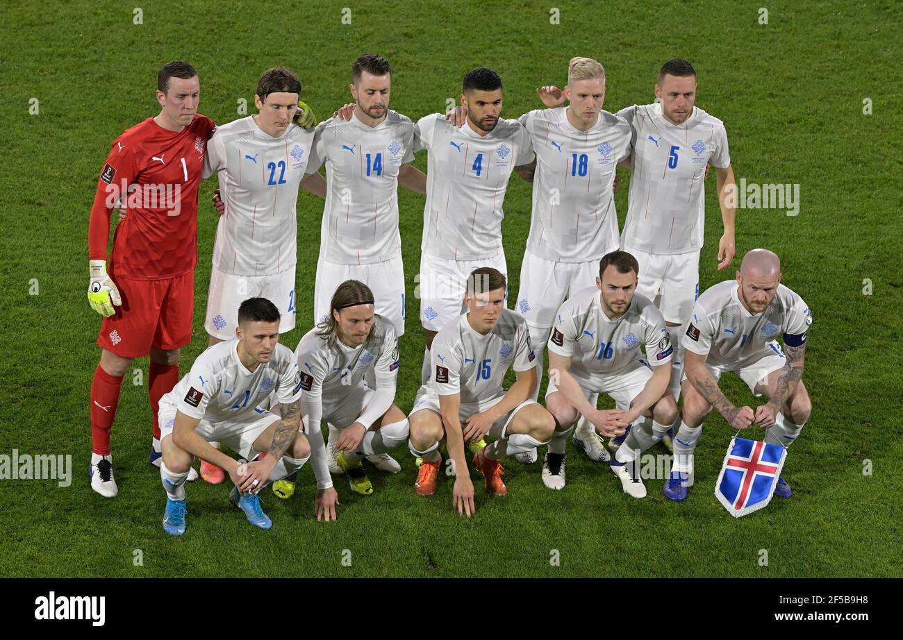 Soccer Football - World Cup Qualifiers Europe - Group J - Germany v Iceland - MSV-Arena, Duisburg, Germany - March 25, 2021 Iceland players pose for a team group photo before the match Pool via REUTERS/Tobias Schwarz Stock Photo