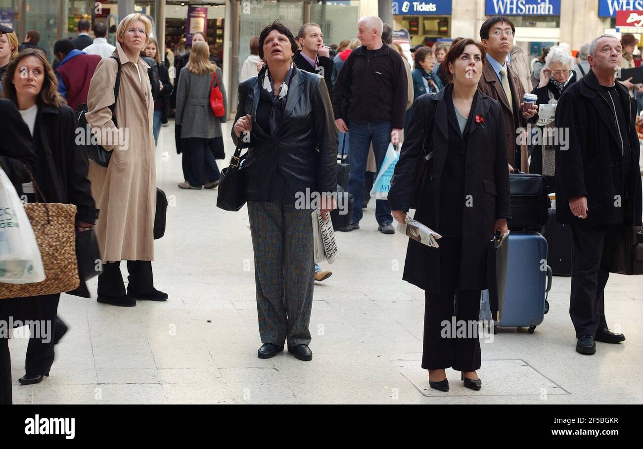 Passengers at Waterloo this morning analyse the train information board as many trains were delayed or cancelled due to the Firefighters strike.14 November 2002 photo Andy Paradise Stock Photo