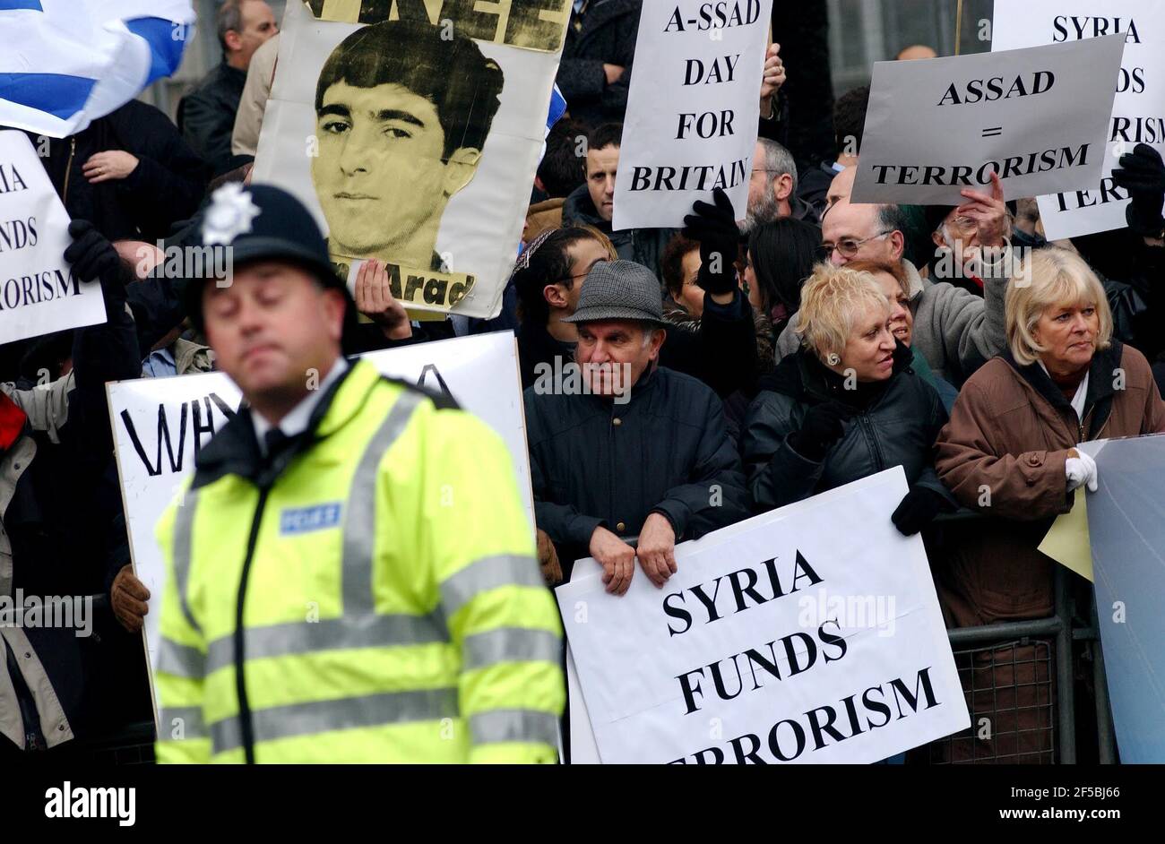 President Bashar al-Assad of Syria arriving at Downing Street this morning .16 December 2002  photo Andy Paradise Stock Photo