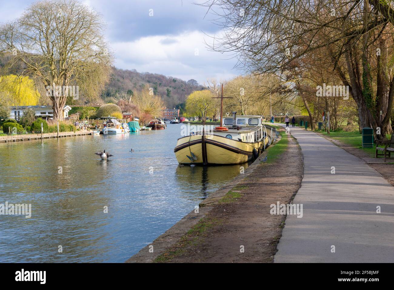 Mooring pathway hires stock photography and images Alamy