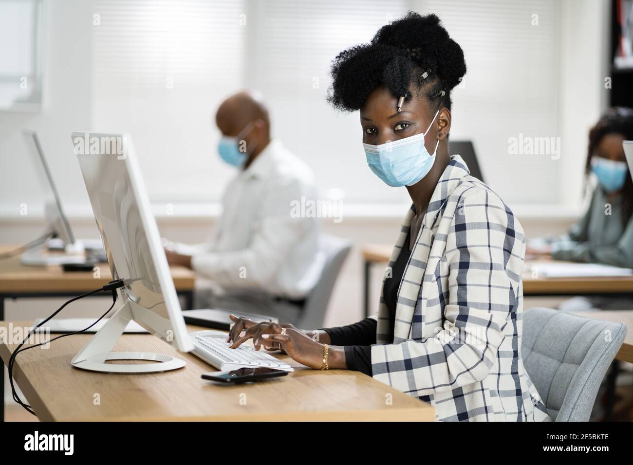 Business people medical face hi-res stock photography and images - Alamy