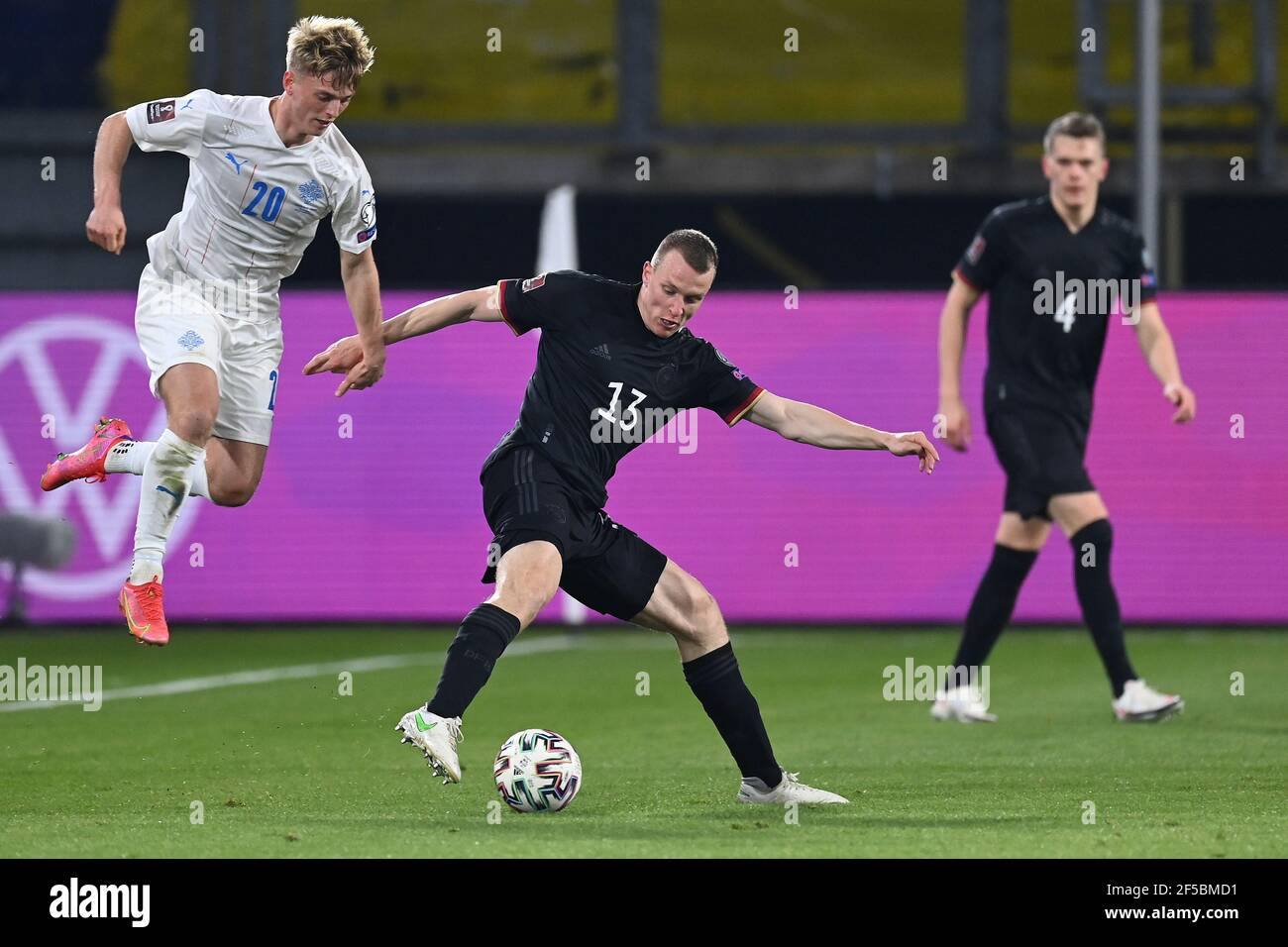 Duisburg, Germany. 25th Mar, 2021. duels, duel between Albert Gudmundsson (Iceland) and Lukas Klostermann (Germany). GES/Fussball/WM-Qualifikation: Germany - Iceland, 25.03.2021 Football/Soccer: World Cup qualifying match: Germany vs. Iceland, Duisburg, Germany, March 25, 2021 | usage worldwide Credit: dpa/Alamy Live News Stock Photo