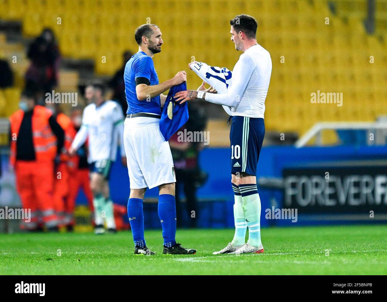 Italy's Giorgio Chiellini (left) swaps shirts with Northern Ireland's Kyle Lafferty at the end of the FIFA 2022 World Cup qualifying group C match at Stadio Ennio Tardini, Parma. Picture date: Thursday March 25, 2021. Stock Photo