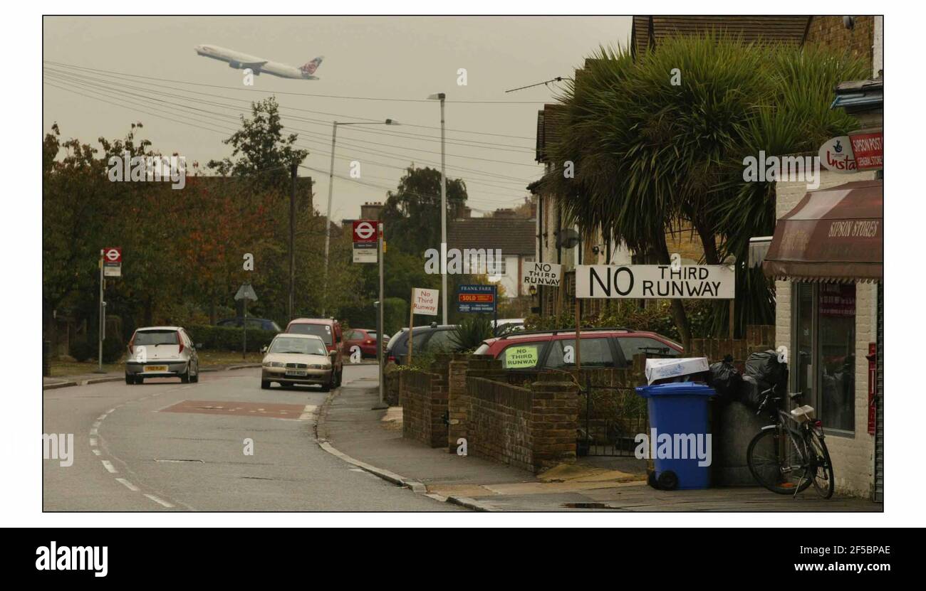 Third runway at HeathrowThe village of Sipson between the A4 and M4 roads on the border of Heathrow which is in the path of the proposed new runway. pic David Sandison 22/10/2003 Stock Photo