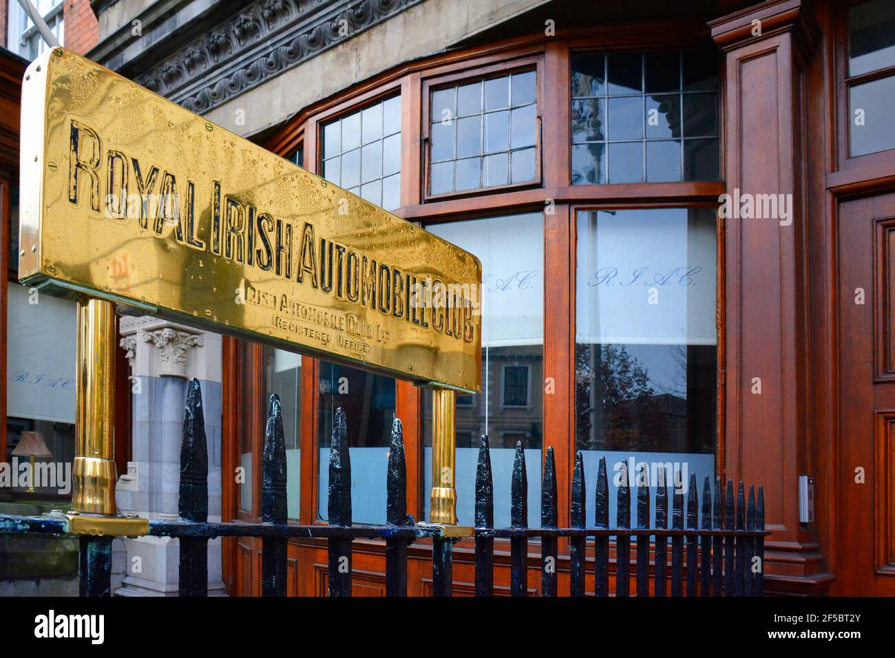 Founded in 1901, the Royal Irish Automobile Club is a private members' club, their office in central Dublin has big gold colored metal sign at entry Stock Photo