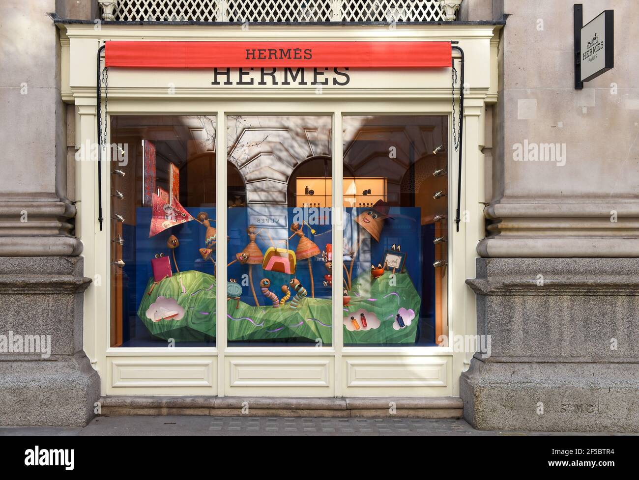 Hermes Shop In Paris Stock Photo - Download Image Now - Hermès - Designer  Label, Store, Architecture - iStock