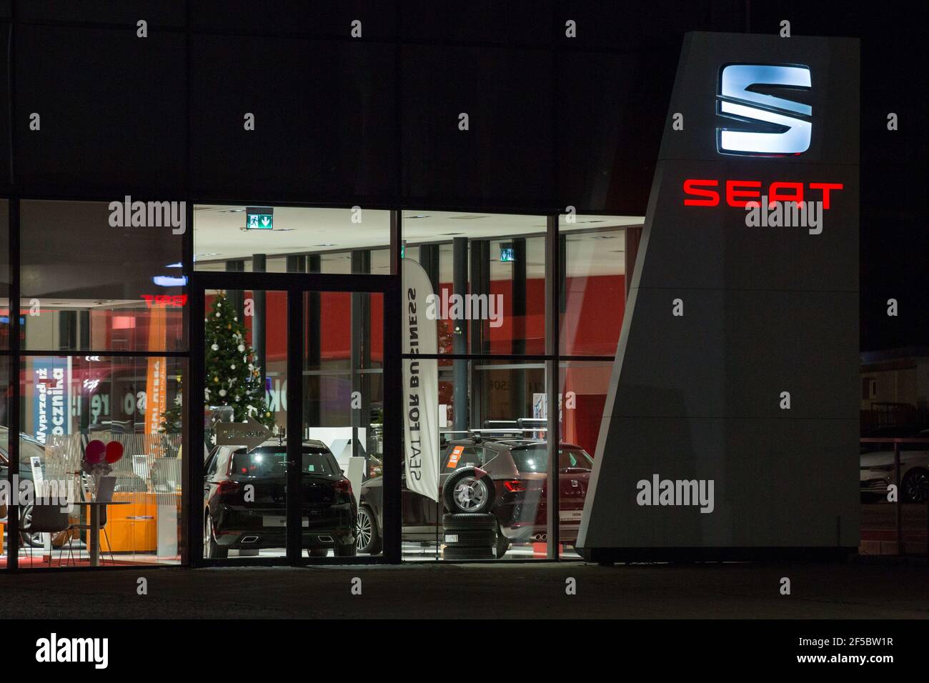 Lubin, Lower Silesia, Poland. 29th Dec, 2020. A view of the Seat brand logo on the Seat showroom in Lubin. Credit: Karol Serewis/SOPA Images/ZUMA Wire/Alamy Live News Stock Photo