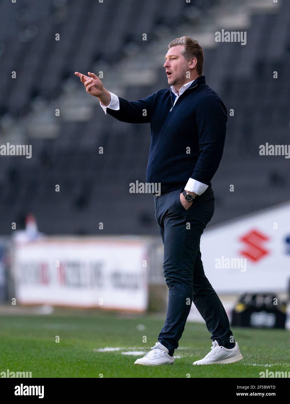 Oxford United manager Karl Robinson during the Sky Bet League 1 behind closed doors match between MK Dons and Oxford United at stadium:mk, Milton Keyn Stock Photo