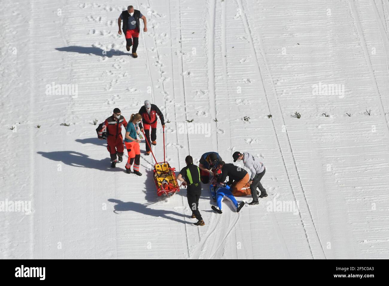 Planica, Slovenia. 25th Mar, 2021. Medical staff provide assistance to Daniel Andre Tande of Norway after he crashes during the FIS Ski Jumping World Cup Flying Hill Individual competition in Planica. (Photo by Milos Vujinovic/SOPA/Sipa USA) Credit: Sipa USA/Alamy Live News Stock Photo