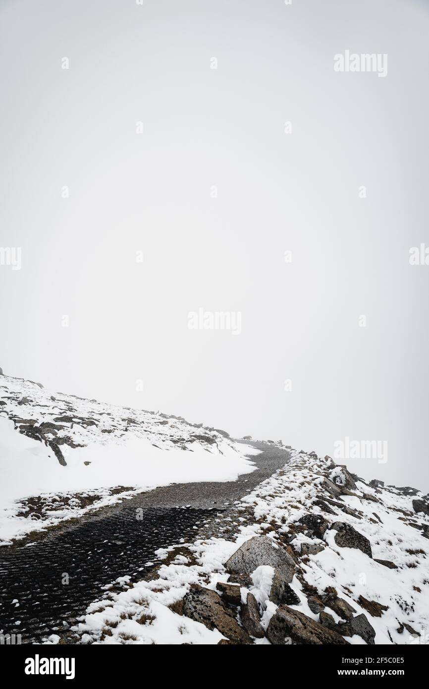 The winding, snowcovered path on the Kosciuszko Summit Walk in