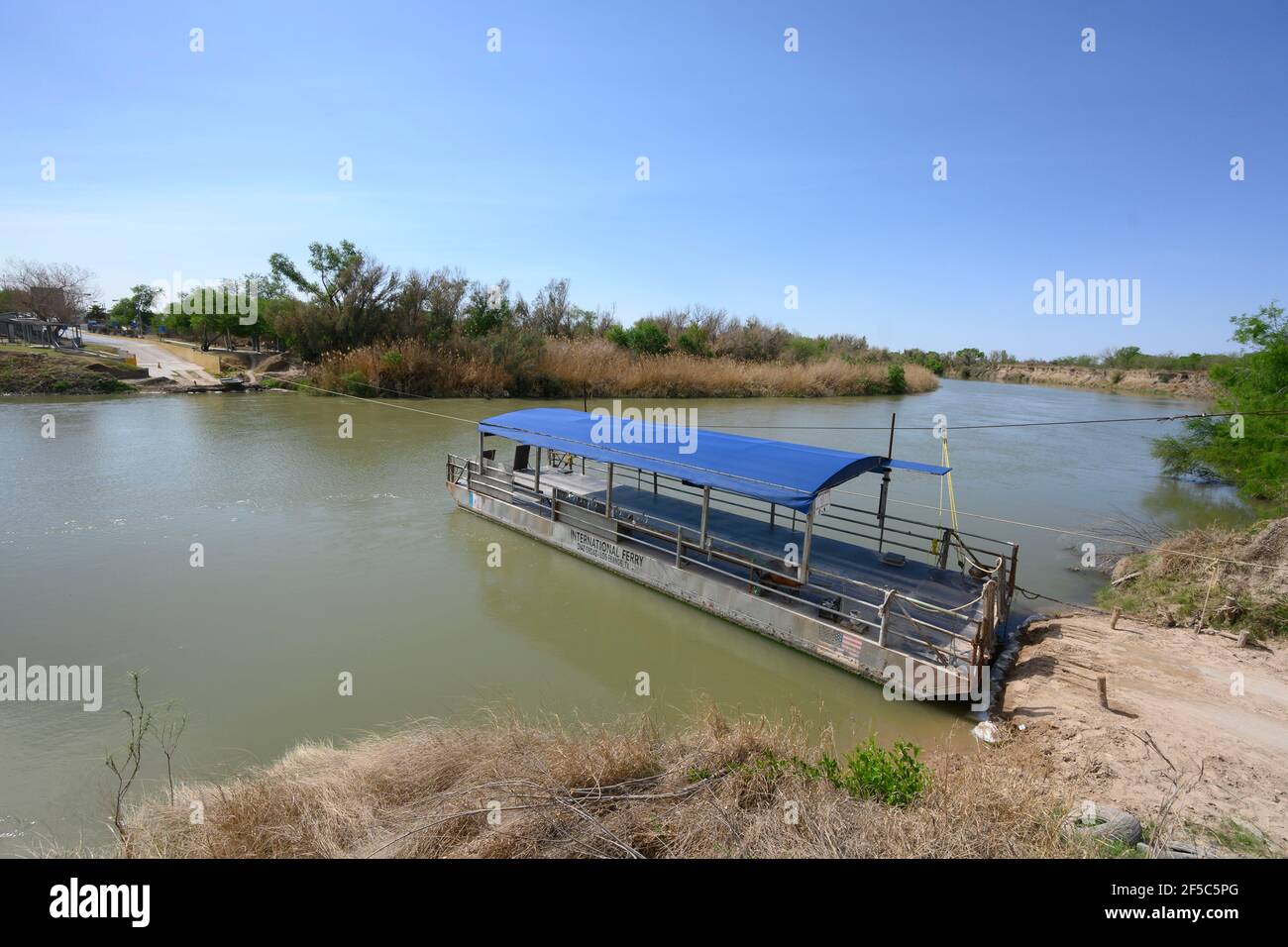 Los Ebanos, Texas, USA, 25th Mar, 2021. The handdrawn ferry on the Rio