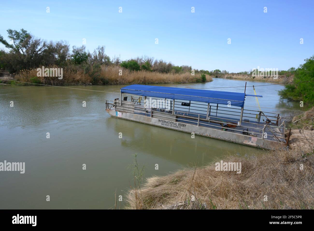 Los Ebanos, Texas, USA, 25th Mar, 2021. The handdrawn ferry on the Rio