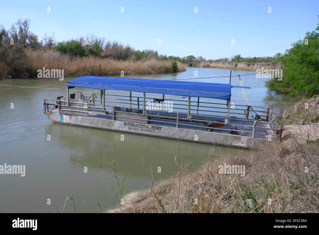 Hand operated ferry crossing river hires stock photography and images