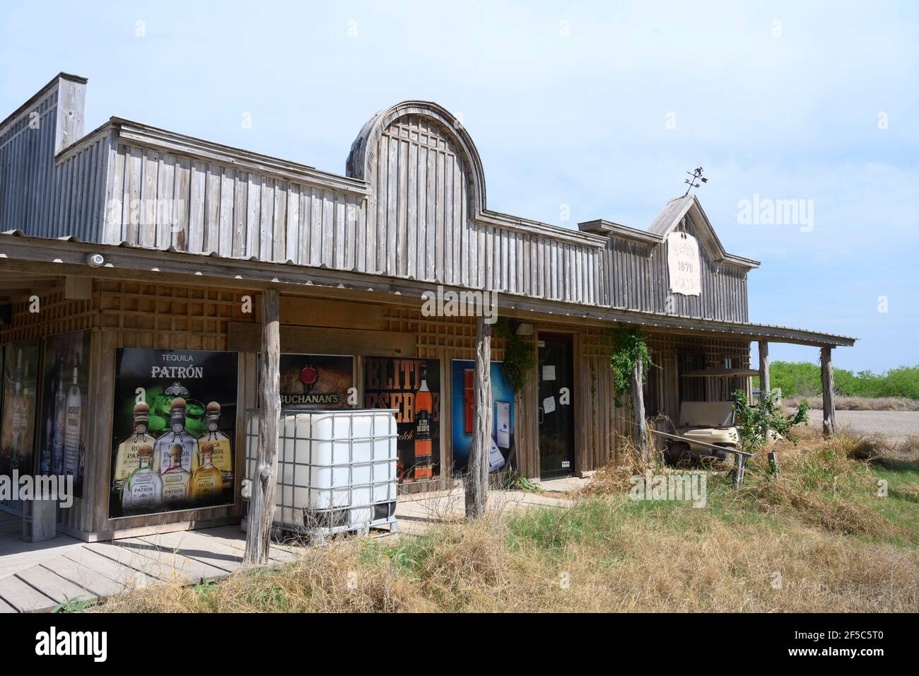 Los Ebanos, Texas, USA, 25th Mar, 2021. Rustic gift shop adjacent to