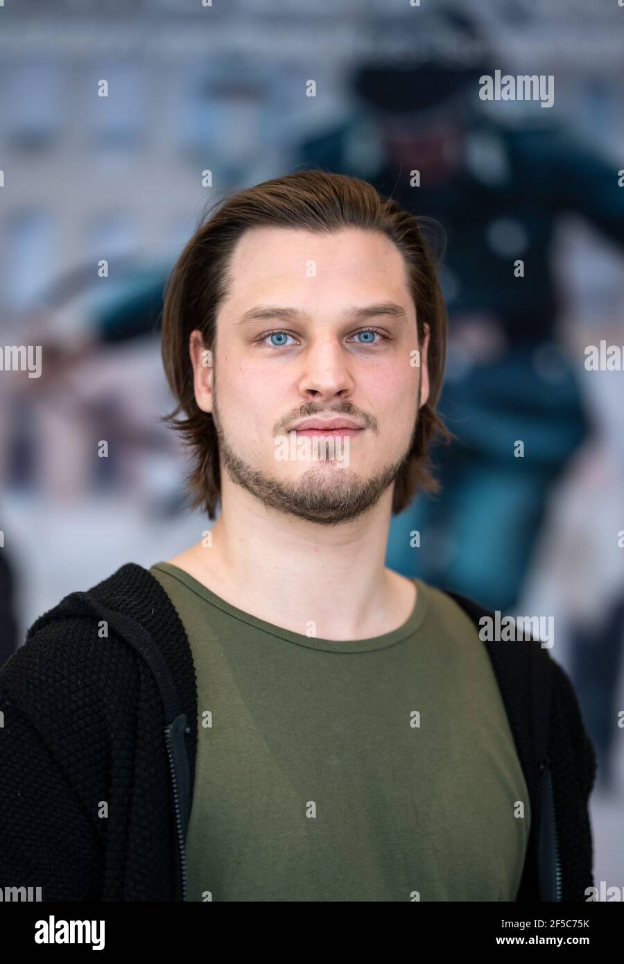 Berlin, Germany. 25th Mar, 2021. Actor Daniel Axt visits the virtual  reality installation about the GDR escape photo "The Leap" at the German  Historical Museum (DHM). The German Historical Museum is showing