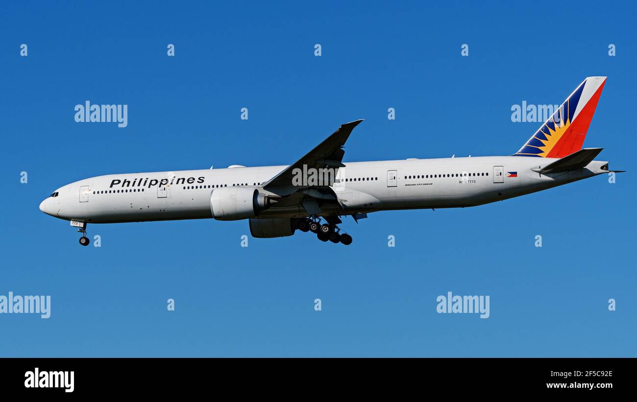 Richmond, British Columbia, Canada. 25th Mar, 2021. A Philippine Airlines Boeing 777-300ER jet (RP-C7773) lands at Vancouver International Airport. Credit: Bayne Stanley/ZUMA Wire/Alamy Live News Stock Photo