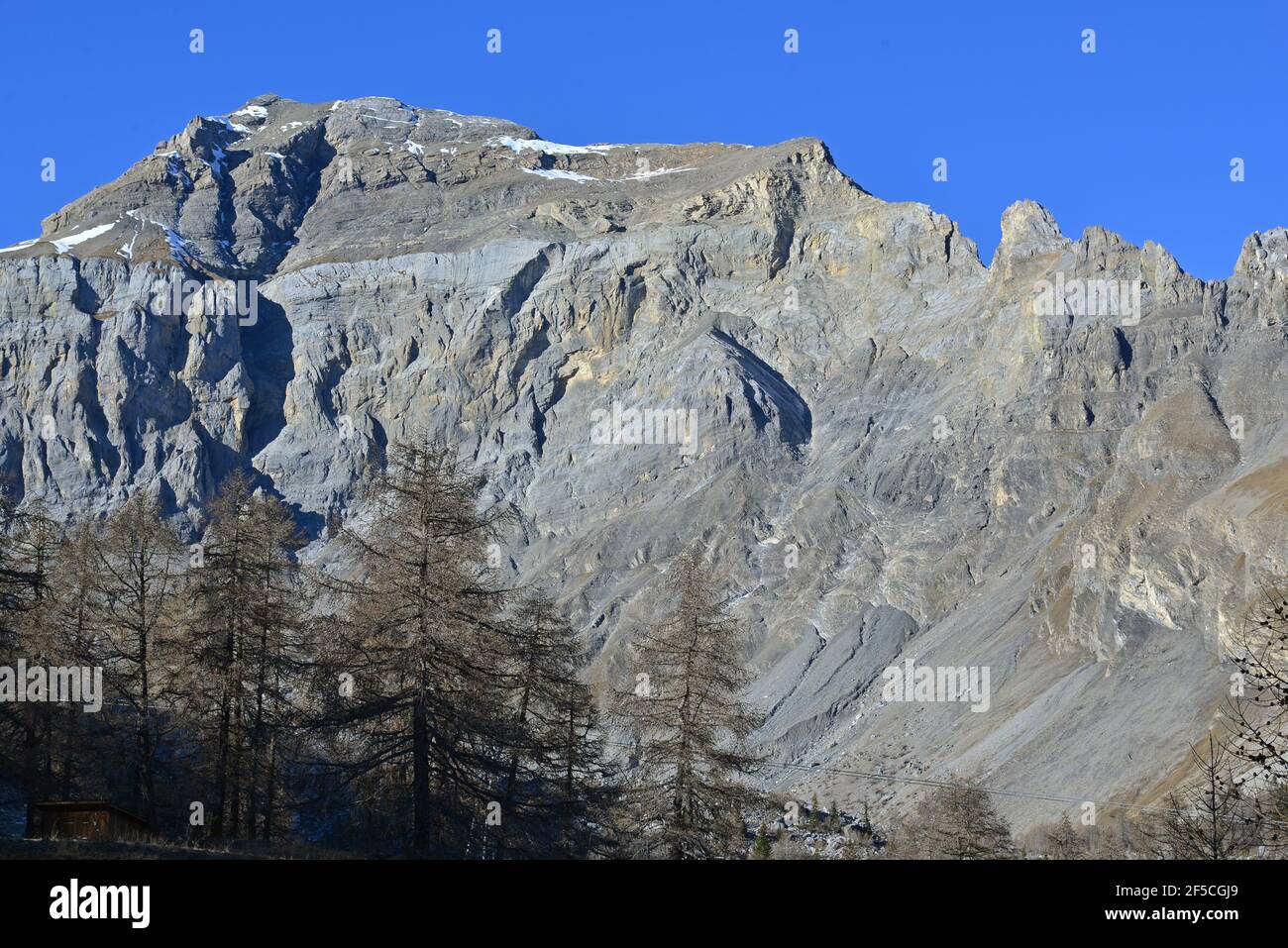 The rocky limestone cliffs of the Wetzsteinhorn above the mountain ...