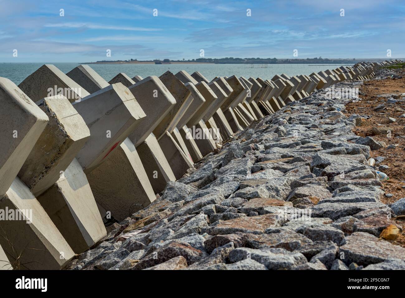 Seawalls concrete hires stock photography and images Alamy