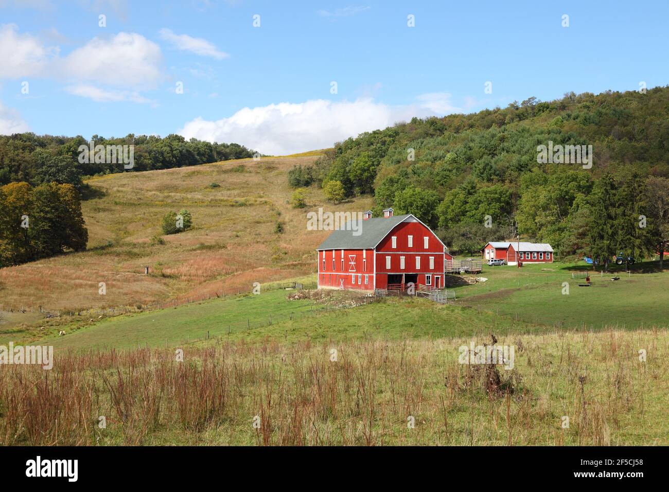 geography / travel, USA, Pennsylvania, Fort Hill, Farm mit Red Barn, Fort Hill, Laurel Highlands, Penn, Additional-Rights-Clearance-Info-Not-Available Stock Photo