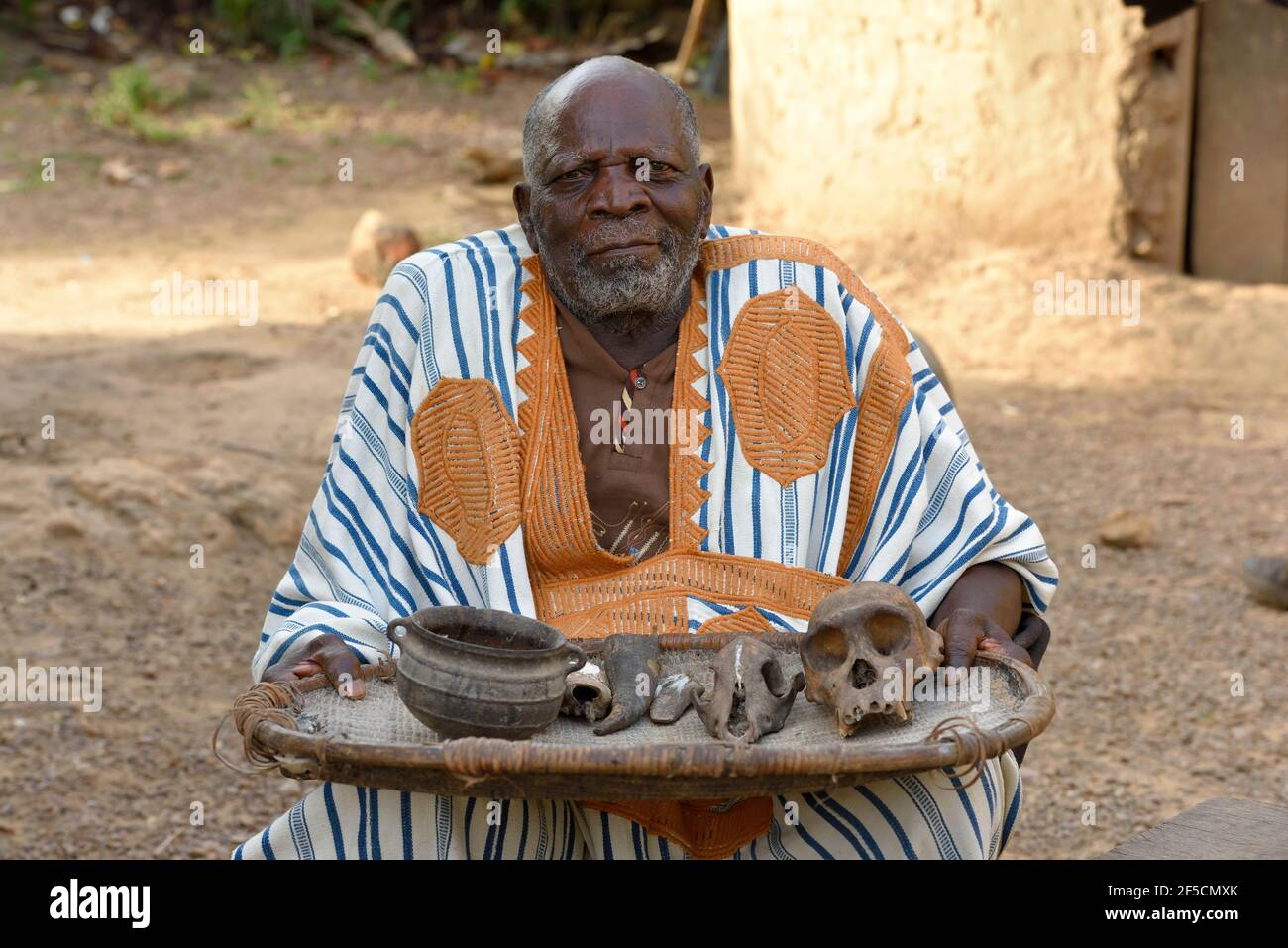 geography / travel, West Africa, shaman with Schimpansen-Kopf, Bossou, Nzérékoré region, republic Guin, Additional-Rights-Clearance-Info-Not-Available Stock Photo