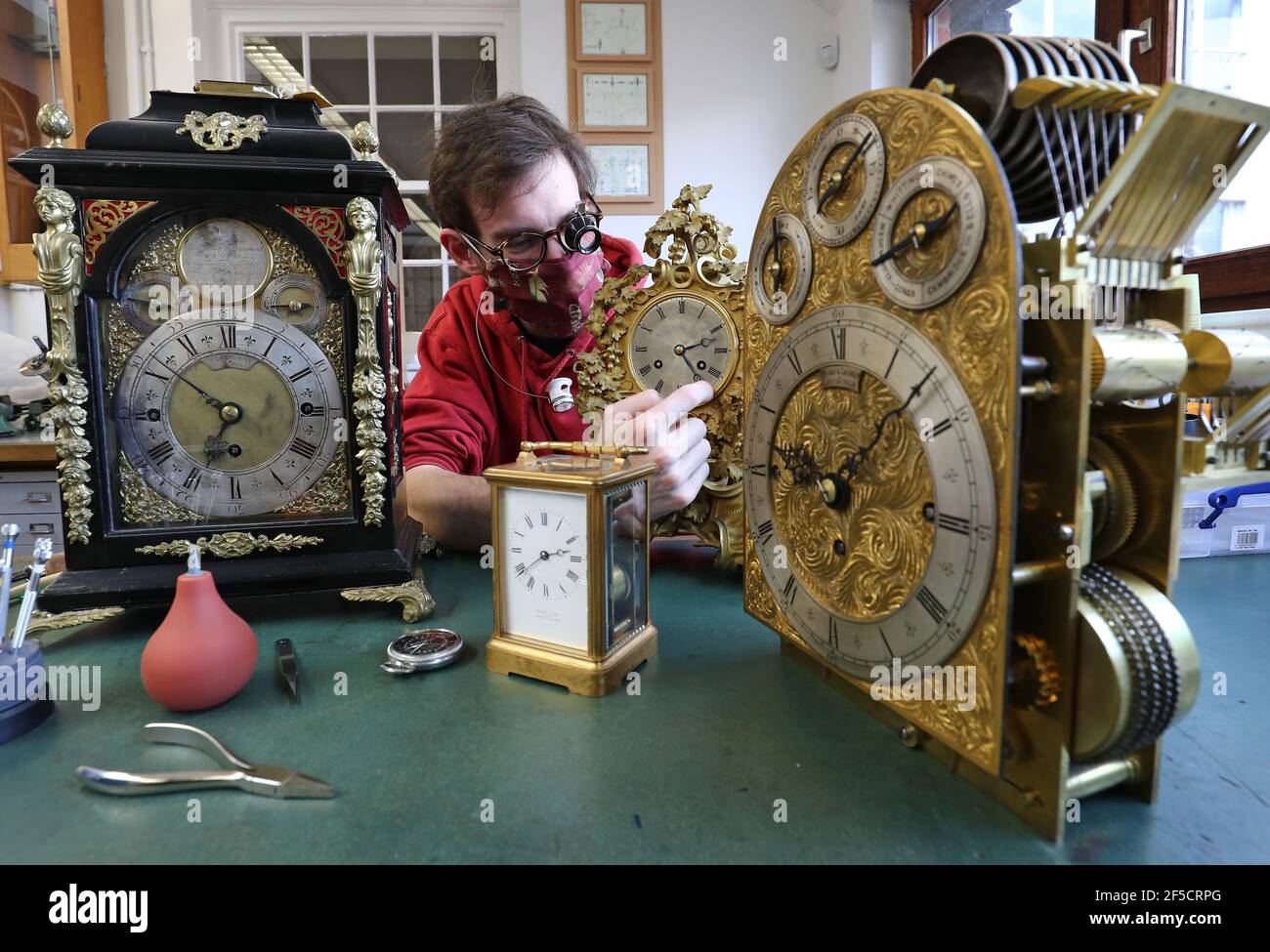 British summer time clock forward hi-res stock photography and images ...
