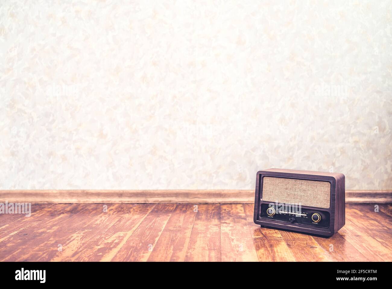 Retro vintage radio background with old wall paper texture pattern. Nostalgia music backdrop and wallpaper. 50s style stereo receiver and speaker on w Stock Photo