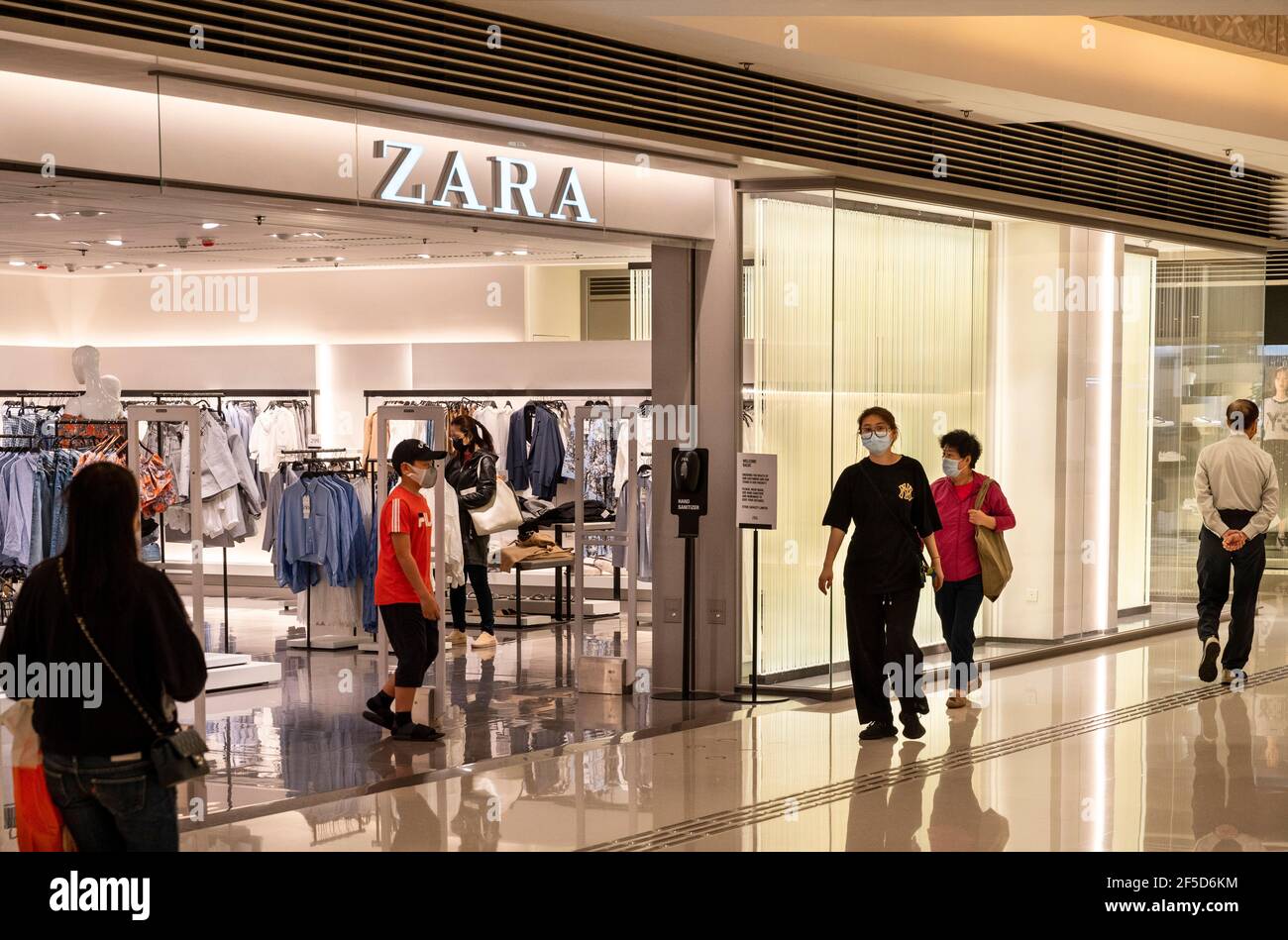 Zara store china hi-res stock photography and images - Alamy