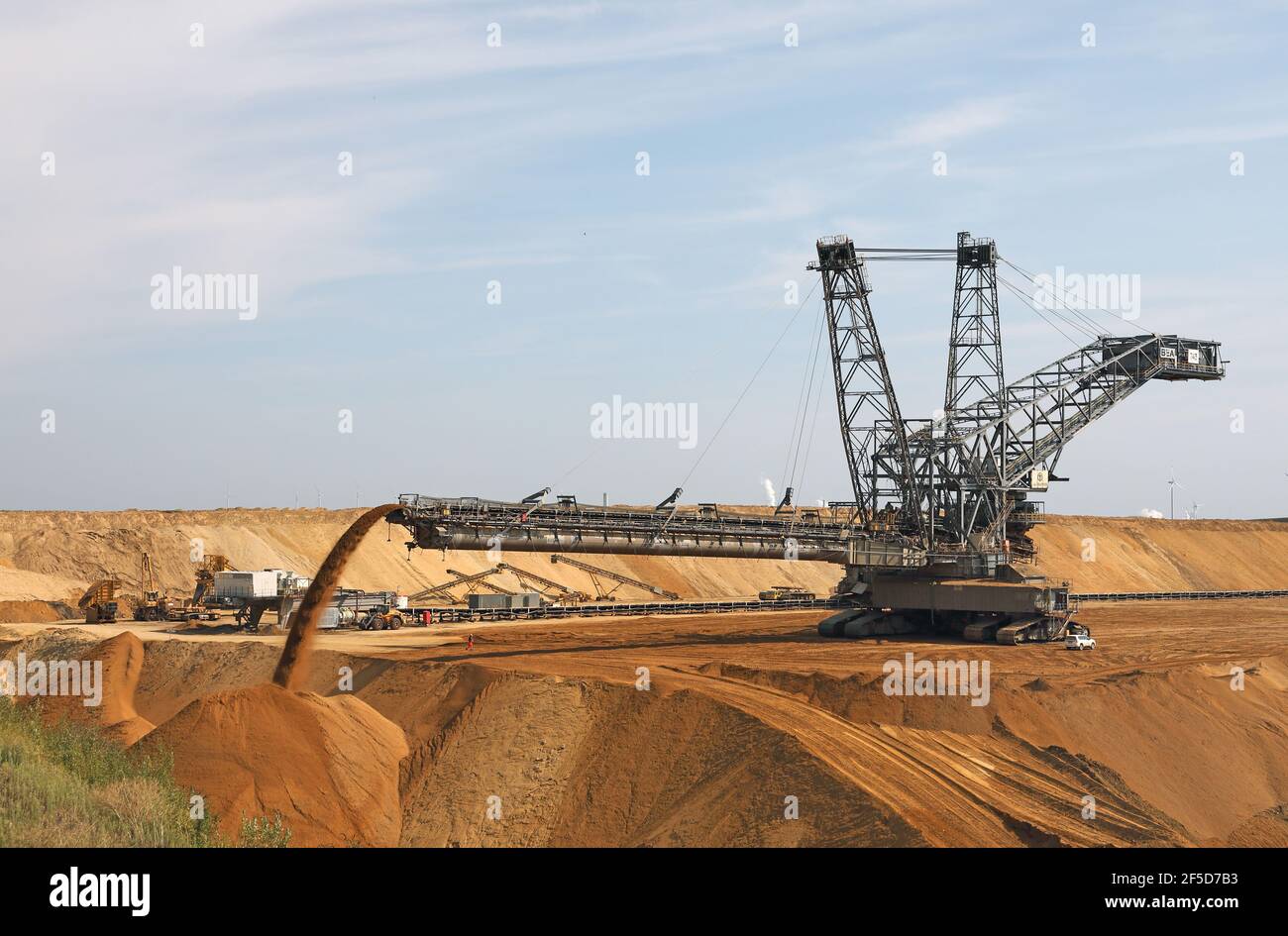 brown coal surface mining Garzweiler, excavator shifting spoil dump, Germany, North Rhine-Westphalia, Juechen Stock Photo