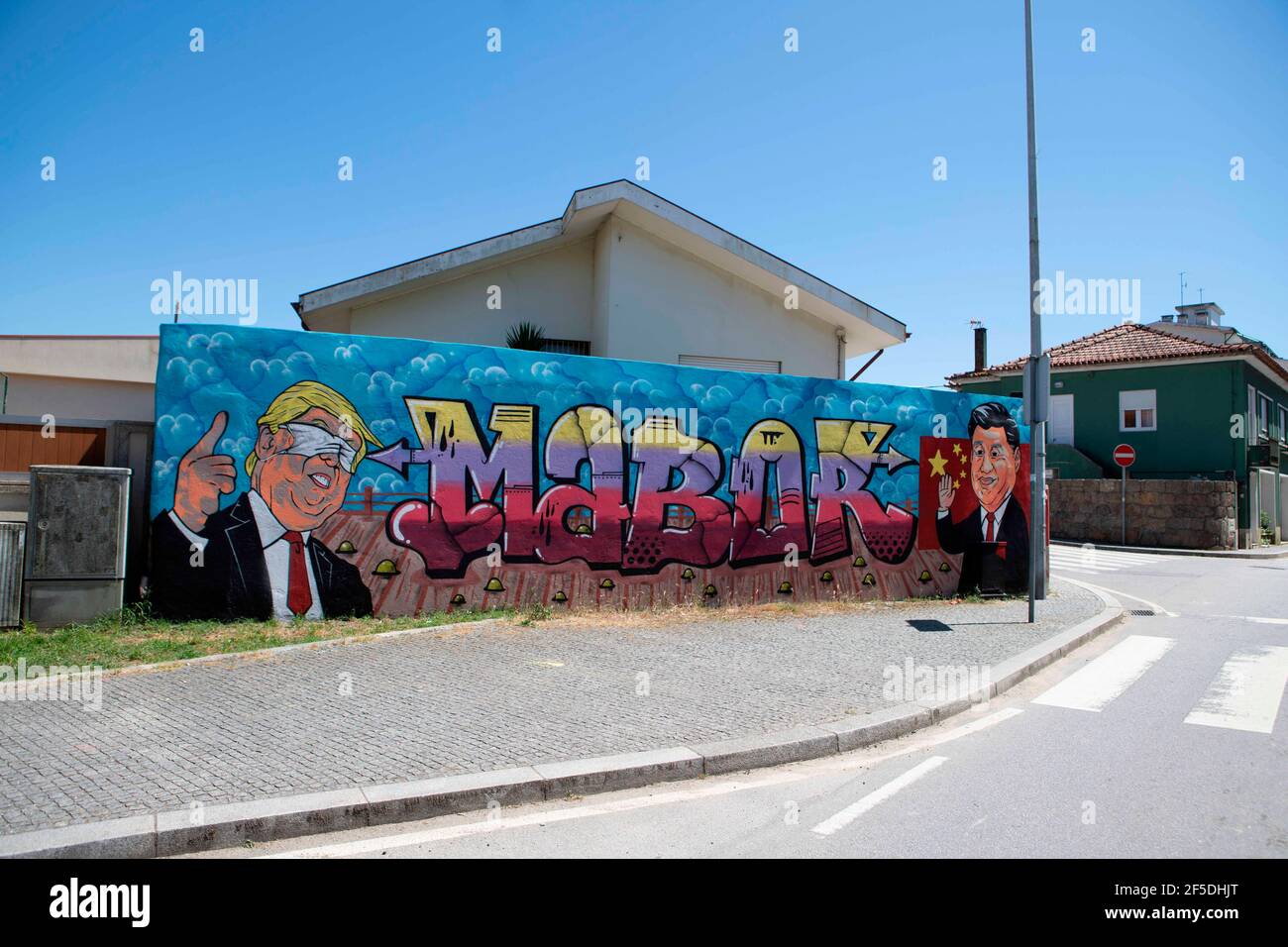Portugal. 25th May, 2020. A graffiti by street artist, Mabor portraying former USA president Donald Trump wearing a surgical mask covering his eyes and Chinese president Xi Jinping waving. Credit: Teresa Nunes/SOPA Images/ZUMA Wire/Alamy Live News Stock Photo