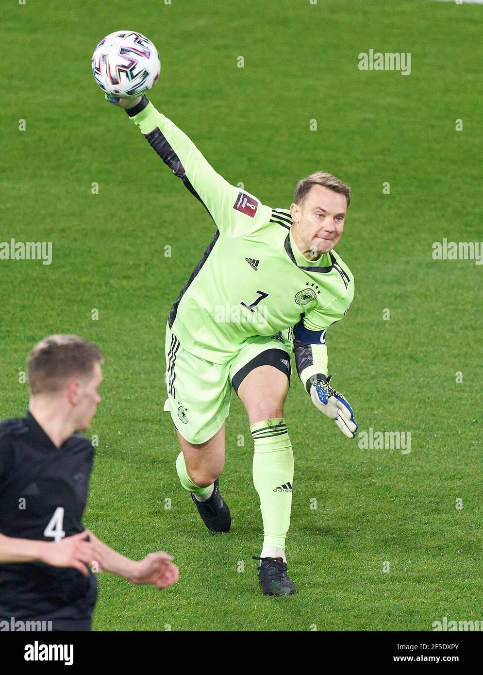 Manuel NEUER, DFB 1 goalkeeper, abwurf, ball in the match GERMANY - ICELAND  Deutschland - ISLAND Qualification for World Championships, WM Quali,  Season 2020/2021, March 25, 2021 in Duisburg, Germany. © Peter
