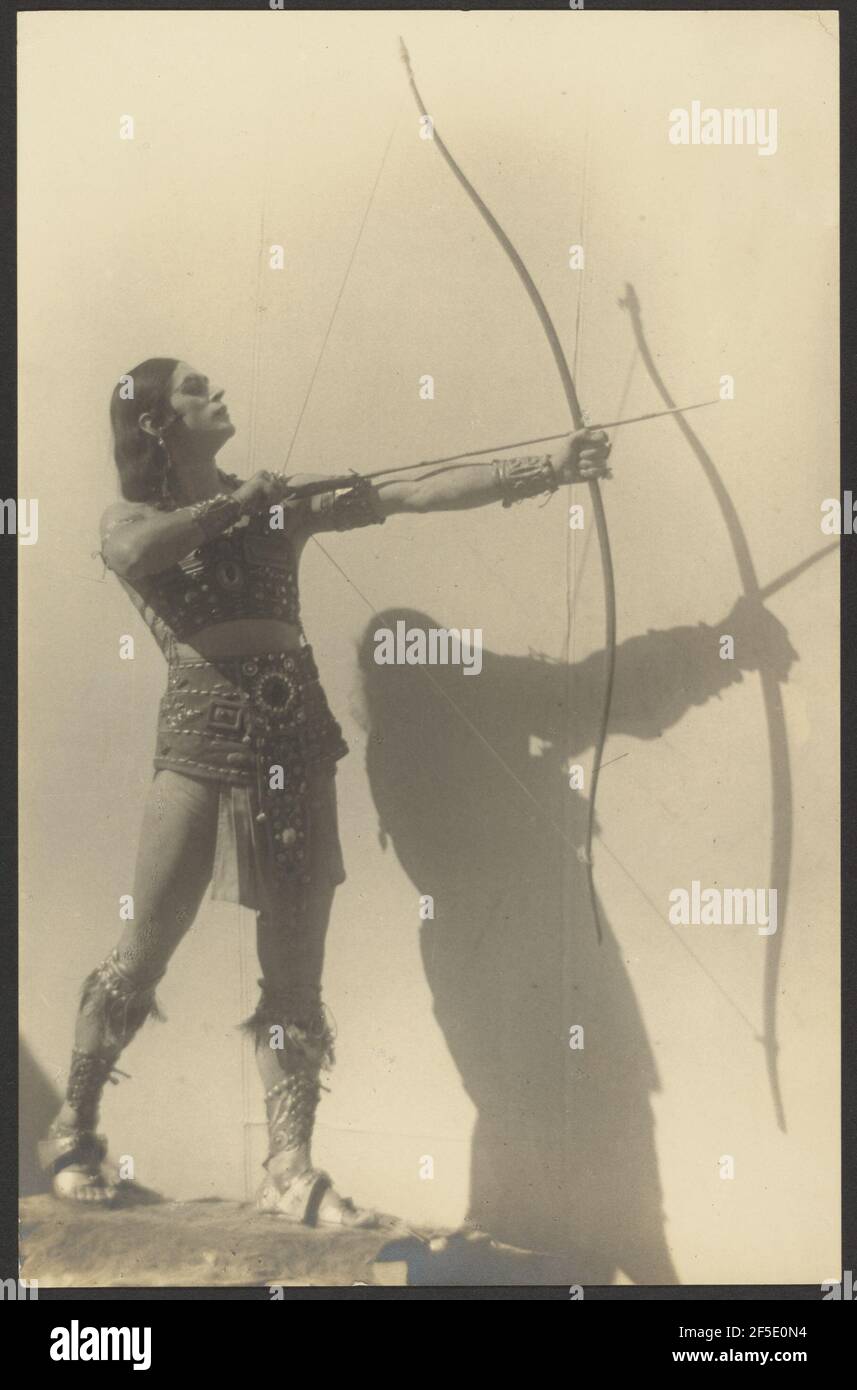 Ancient warrior attire hi-res stock photography and images - Alamy