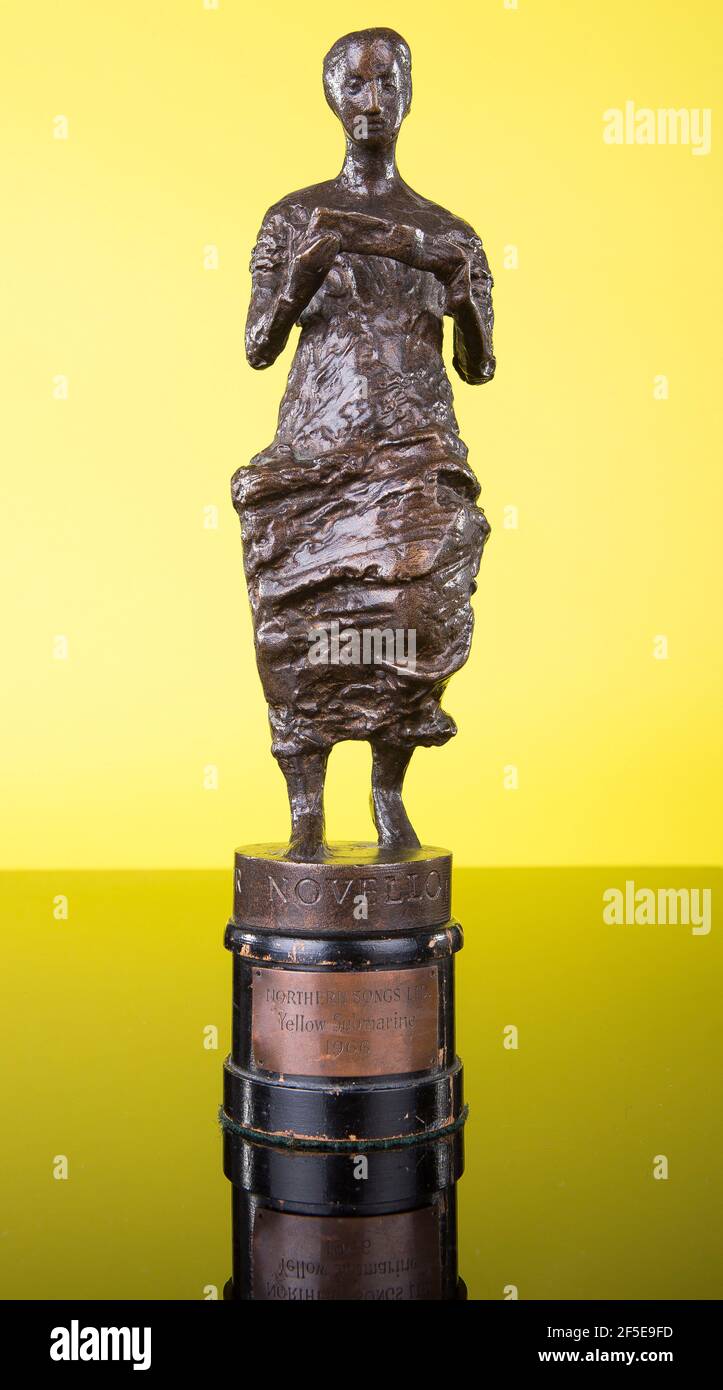 Ivor novello yellow submarine hires stock photography and images Alamy