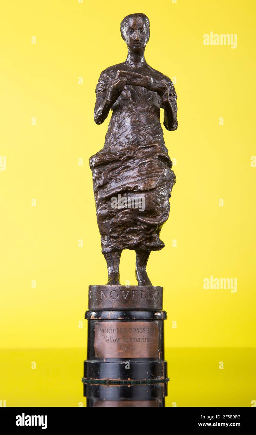 Ivor novello yellow submarine hires stock photography and images Alamy