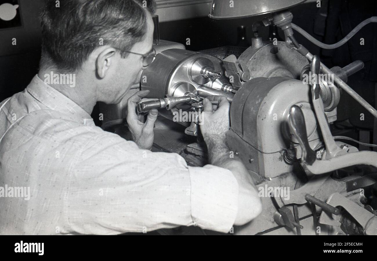 Grinding lenses hires stock photography and images Alamy