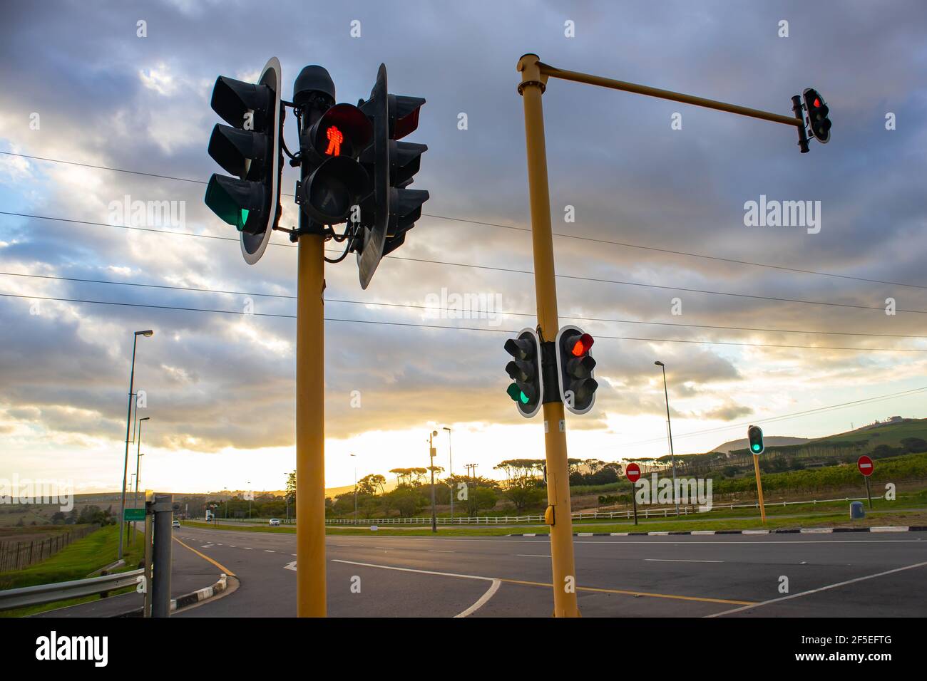 Stellenbosch- Cape Town, South Africa - 18-03-2021 Traffic lights at an intersection in Stellenbosch. Calm sunset and thick clouds in background Photo - Alamy