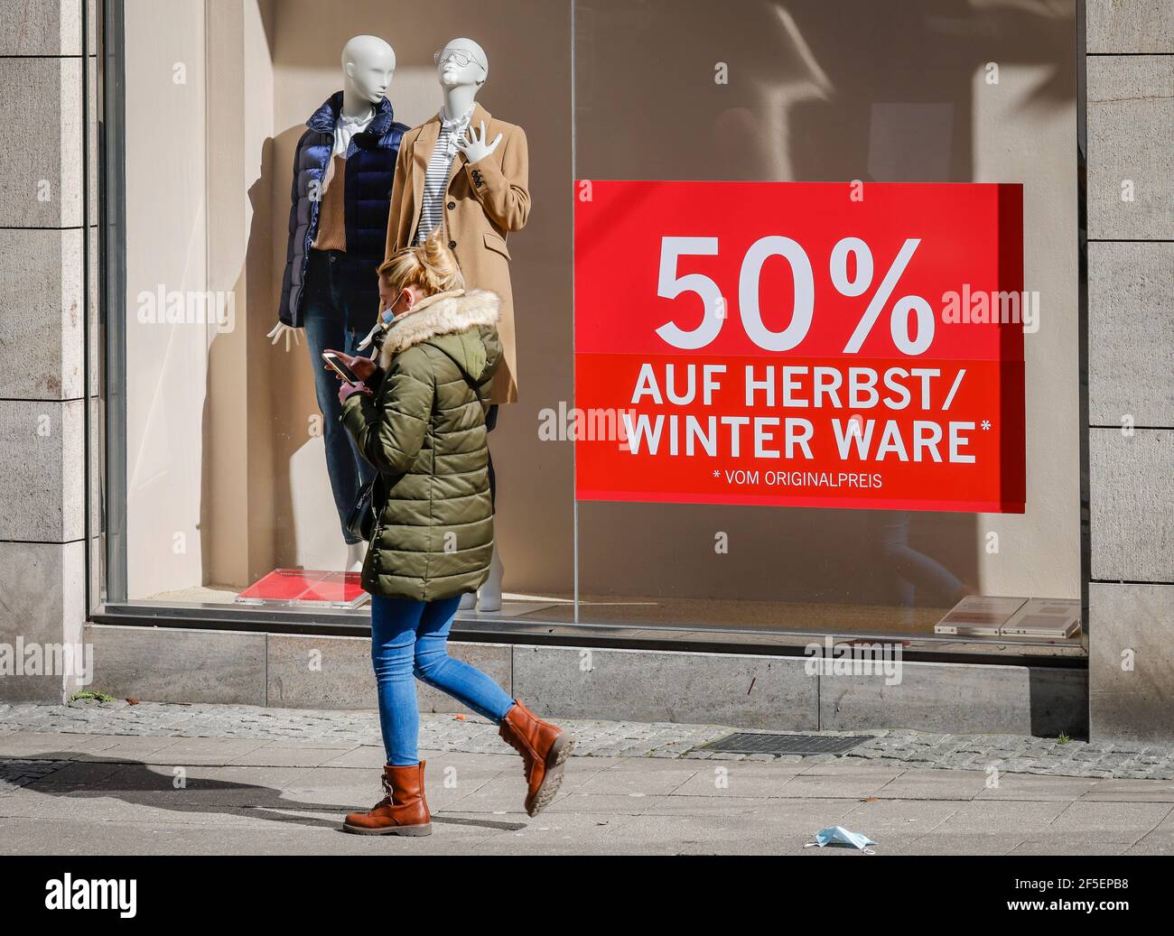 Essen, North RhineWestphalia, Germany Discount battle in the corona