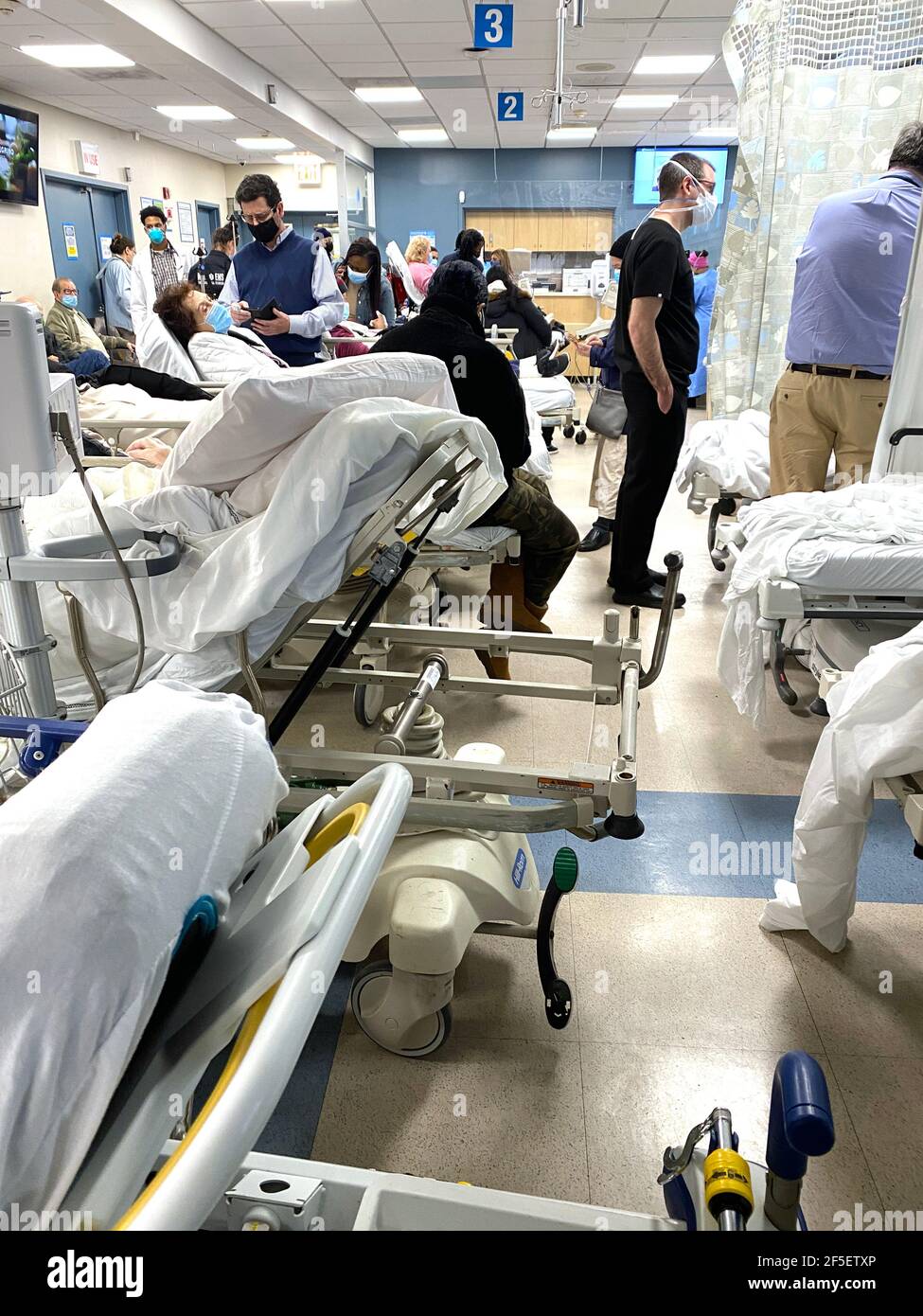 Crowded hospital hires stock photography and images Alamy