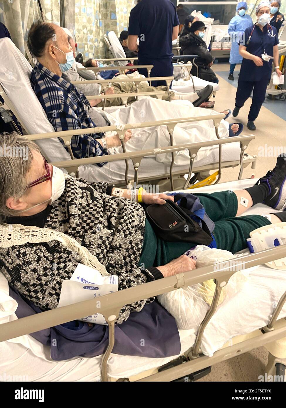 Busy emergency room covid hires stock photography and images Alamy