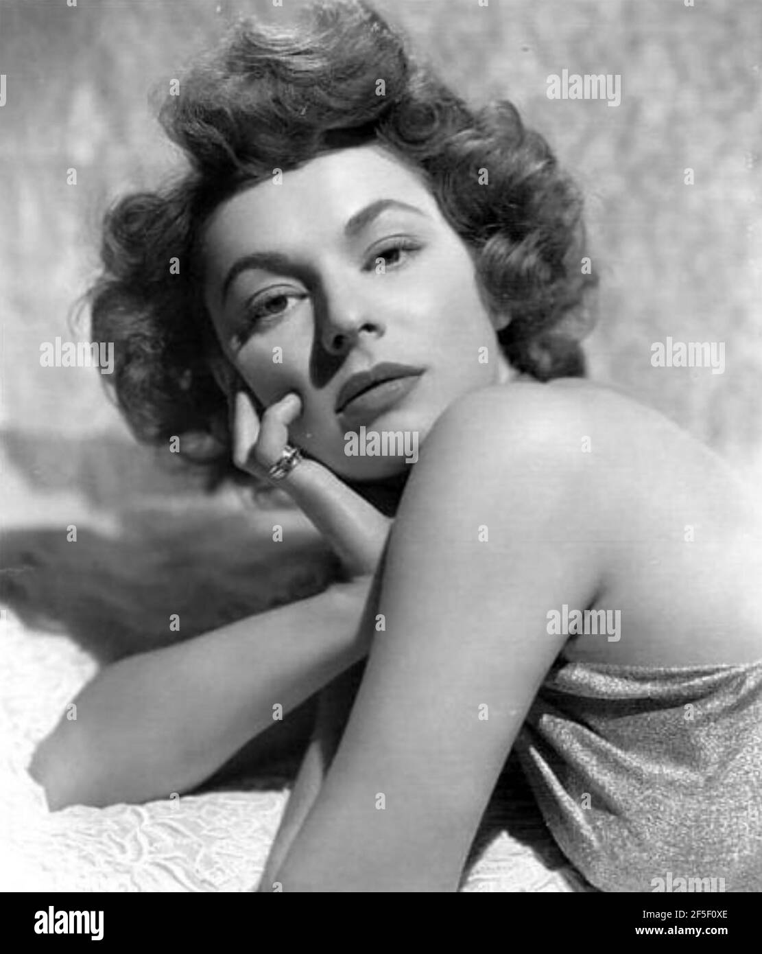 RUTH ROMAN  (1922-1999) American film and TV actress about 1948 Stock Photo