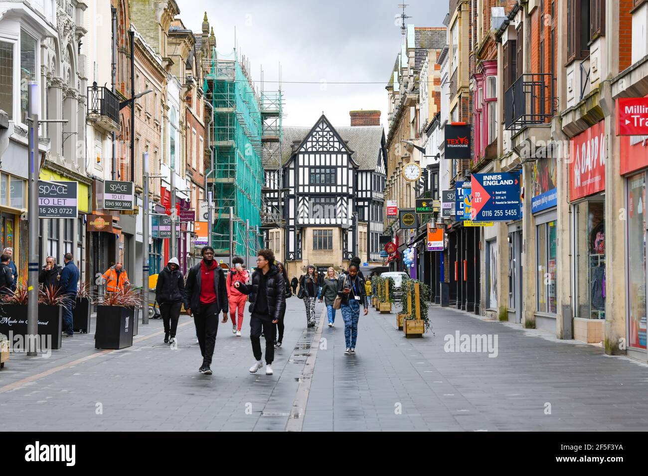 Leicester, UK. March 26 2021: . A busy day in Leicester as the city edges towards easing of lockdown. Credit: ANDRYPHOT/Alamy Live News Stock Photo