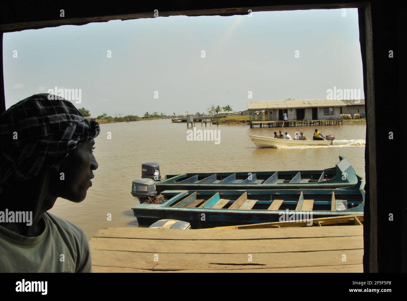 African wooden canoe hires stock photography and images Alamy